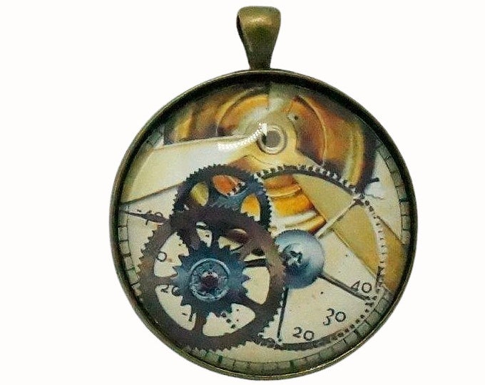 4cm Round Glass and Bronze Plated Pendant Steampunk