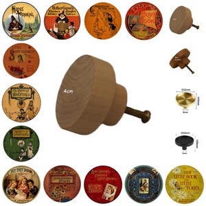 Puede incluir: Pomos de armario de madera con tornillo, de 4 cm de diámetro, junto a diseños de portadas de libros antiguos. Los pomos son de color marrón claro y las portadas de los libros son circulares con ilustraciones y texto coloridos.