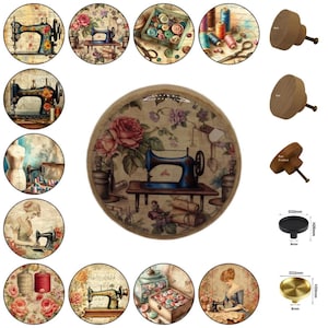 Könnte beinhalten: Eine Sammlung dekorativer Schrankknöpfe und runder Bilder mit Vintage-Nähmaschinen, Garnrollen und floralen Designs. Die Knöpfe sind aus Holz und Metall, und die runden Bilder haben eine Vintage-Ästhetik mit sanften Farben.