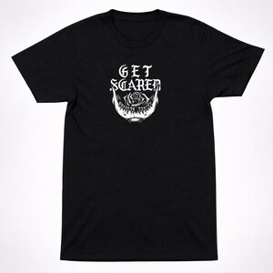 Camiseta con el logo de Get Scared Jaw: Camiseta de banda de screamo de alto contraste - Algodón negro, letras góticas, estilo emo de terror
