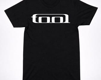 Tool Classic Logo T-Shirt - Progessive Metal Band Shirt - Minimalistische Hard Rock Grafik, weiche Baumwolle, Unisex Fit