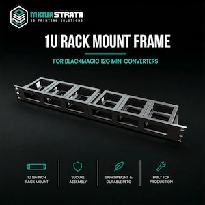 Könnte beinhalten: Ein silberner 1U-Rack-Mount-Rahmen für Blackmagic 12G Mini-Konverter. Der Rahmen ist für einen 48,26 cm Rack-Mount konzipiert und bietet eine sichere Montage. Er ist leicht und langlebig, für die Produktion gebaut.