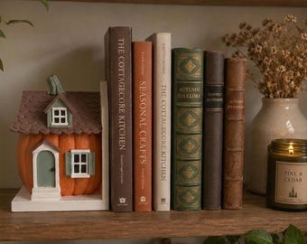 Handgeschilderde 3D-geprinte boekensteun Pumpkin Cottage, herfstdecor