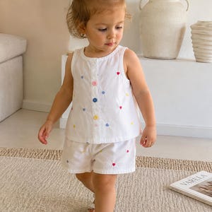 Ensemble débardeur et short brodés de cœurs, vêtements d'été pour tout-petits