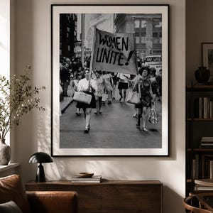 Kvinnor enar poster, vintage protestfotografi, feministisk aktivist väggkonst, kvinnorättsaffisch