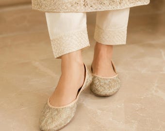 Handmade Women's Ethnic Jutti, Beige Embroidered Flats, Indian Wedding Shoes, Boho Ballet Flats, Traditional Slip On Shoes, Gift for Her