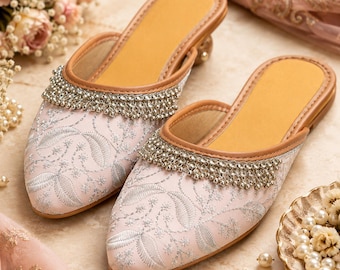 Handgemachte bestickte Jutti Wohnungen | Perle Perlen Mule Schuhe |Hochzeitsschuhe | Braut Khussa Slipper | Ethnische Slip On Wohnungen für Frauen |
