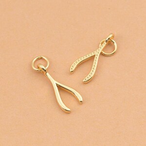 Conector com fecho em forma de V, banhado a ouro 18K, para confecção de joias, 8 x 19 mm