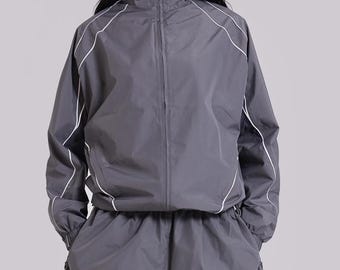 Unisex Grauer Trainingsanzug Set | Benutzerdefiniertes Logo Jogger & Windbreaker | Bequeme Athleisure