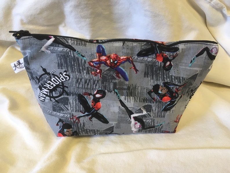 Spider Group Zipper Pouch