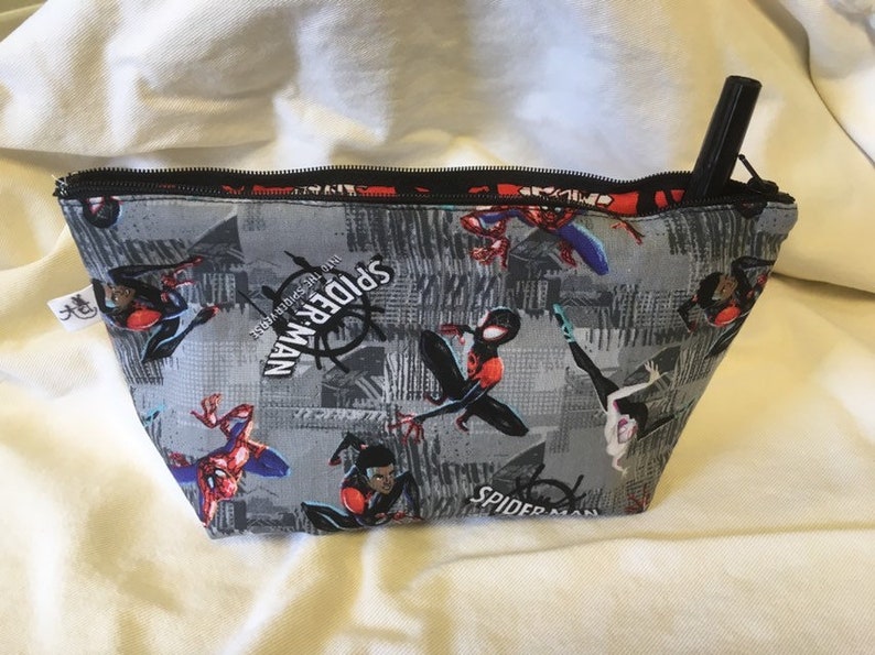 Spider Group Zipper Pouch