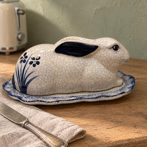 THE POTTING SHED うさぎ　大皿 プレート 28cm 青絵 飾り皿 The Potting Shed Pottery - Etsy