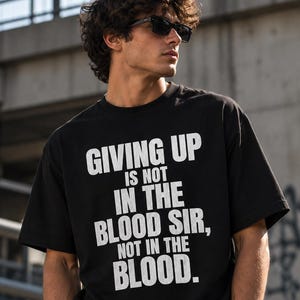 „Aufgeben liegt nicht im Blut“ – Motivierendes Fitness-Shirt, Inspirierendes Streetwear-T-Shirt, Geschenk für Fitness-Fans