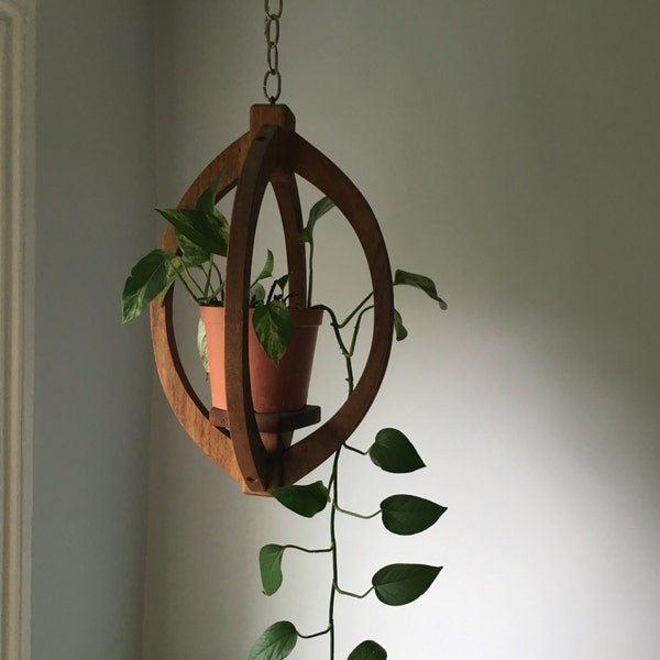 vintage bentwood plant hanger. mid century hanging planter. danish modern wood plant hanger. wooden teardrop plant hanger.