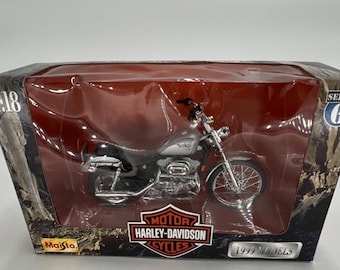 Maisto Harley-Davidson XL 1200C Sportster 1200 Custom 1999 Series 6 1:18 Diecast