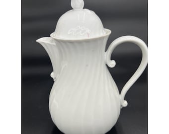 Cafetera grande vintage de porcelana Kaiser, Alemania, blanca con diseño en espiral, 9,5" de alto.