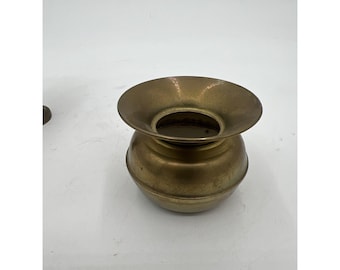 Base de latón para candelabro tipo huracán o portavelas de borde ancho.