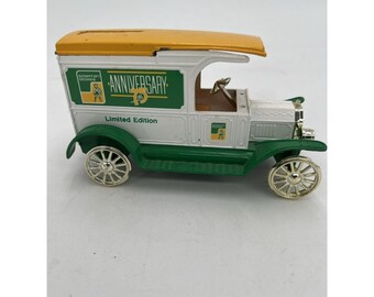 Salvadanaio a forma di camioncino per le consegne, edizione limitata per il 75° anniversario, in stile vintage Spartan Store.
