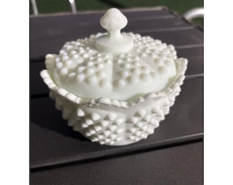 Mantequera o dulcera redonda con tapa de cristal de leche Fenton vintage con forma de clavo