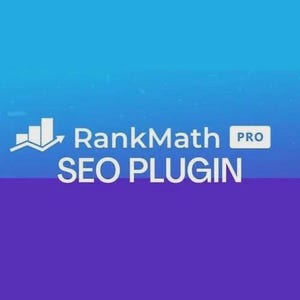 Puede incluir: Gráfico digital con un fondo degradado azul y morado. El texto blanco dice "RankMath SEO PLUGIN" con un gráfico blanco de un gráfico de barras y una flecha. La palabra "PRO" está en un cuadro blanco.