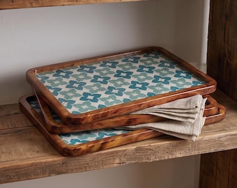 Bandeja de servir geométrica azul y verde salvia / Bandeja decorativa para otomana (7 x 11 pulgadas)