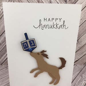 dreidel, carte dreidel, hanoucca, carte de Hanoucca, carte de chien de Hanoucca, chien, carte de chien, carte de voeux de chien, carte de vacances juive, joyeux hanoucca