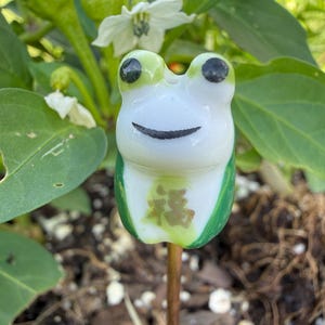Ceramic Frog Plant Stake | Cute Frog Plant Decor | Whimsical Houseplant Accessory | Mini Frog Plant Pick | Plant Lover Gift