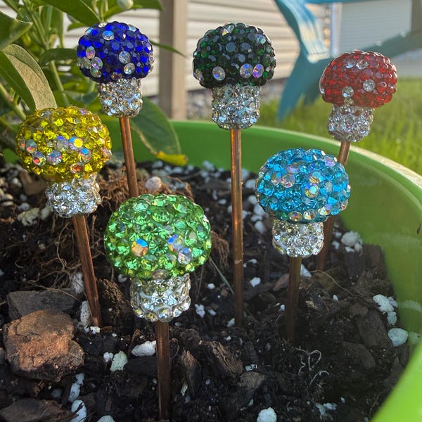 Piquet champignon en cristal | Décoration champignon Amnita | Décoration de jardin féerique faite main