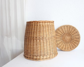 Woven Wicker Laundry Basket, Antique Wicker Basket with Lid, Laundry Basket, Farm house Decor, Natural Basket, Cottage Chic