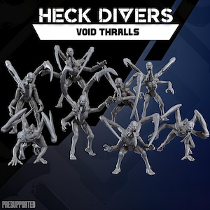 Może przedstawiać: Zestaw szarych figurek miniaturowych zatytułowanych HECK DIVERS VOID THRALLS. Te humanoidalne stworzenia mają wiele kończyn, wydłużone ostre wyrostki i wyraźne rysy twarzy. Tekst PRESUPPORTED jest widoczny w lewym dolnym rogu.
