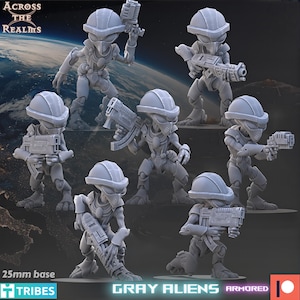 Peut inclure: Plusieurs figurines d'aliens gris et blindés, armés de fusils futuristes. Les figurines sont représentées dans différentes poses dynamiques. Le texte "GRAY ALIENS ARMORED" est visible en bas de l'image.