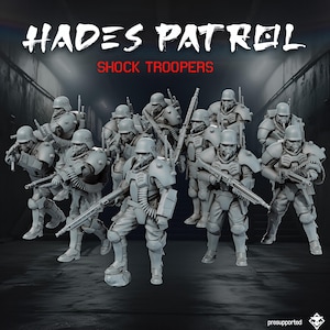 Könnte beinhalten: Eine Gruppe grauer Shock Troopers-Figuren aus der "Hades Patrol"-Serie. Jede Figur ist mit Helm, Rüstung und einer Waffe ausgestattet. Die Texte "HADES PATROL" und "SHOCK TROOPERS" sind oben im Bild zu sehen.