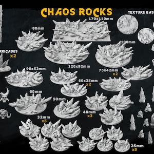 Pode incluir: Uma coleção de peças de terreno de jogo em miniatura cinzentas rotuladas como Chaos Rocks, incluindo bases texturizadas em vários tamanhos de 25mm a 170x110mm, crânios de demónio, barricadas, elementos de cenário e um conjunto de ruínas de colunas.