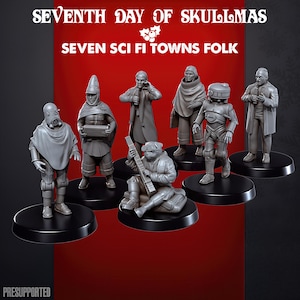 Peut inclure: Sept figurines grises représentant des personnages de science-fiction, chacune sur un socle noir, sur fond rouge et noir. Les figurines présentent des tenues et des poses distinctes. Le texte en haut indique "Seventh Day of Skullmas" et "Seven Sci Fi Towns Folk."