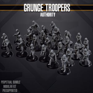 Könnte beinhalten: Eine Sammlung grauer Miniaturfiguren von Soldaten, die jeweils auf einer schwarzen, kreisförmigen Basis stehen. Die Figuren tragen Helme und tragen Waffen. Der Text "GRUNGE TROOPERS AUTHORITY" steht oben. Darunter steht "PERPETUAL BUNDLE MODULAR KIT PRESUPPORTED."