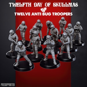 Op de afbeelding: Twaalf grijze miniatuurfiguren van Anti Bug Troopers op zwarte bases. De figuren staan in verschillende actieposities en houden wapens vast. De tekst bovenaan luidt "Twelfth Day of Skullmas" en "Twelve Anti Bug Troopers". Het woord "Presupported" staat onderaan.
