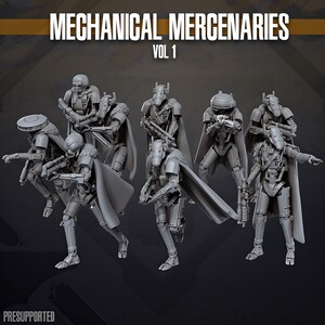 Può includere: Una collezione di sei miniature di robot grigie non dipinte intitolate MECHANICAL MERCENARIES VOL 1. Ogni figura presenta un design robotico unico, alcune indossano mantelli e portano varie armi futuristiche, presentate come un set pre-supportato.
