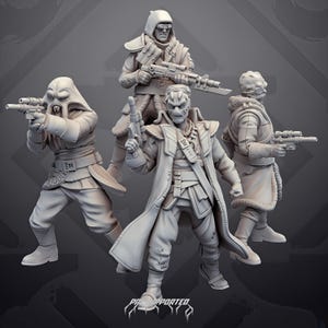 Peut inclure: Un ensemble de quatre figurines miniatures grises non peintes représentant des personnages de science-fiction en équipement tactique. Chaque personnage tient un fusil ou un pistolet laser. Ils portent des manteaux, capuches et ceintures. Texte : PRE-SUPPORTED.