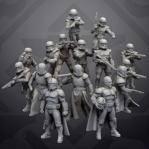 Può includere: Una collezione di dodici miniature grigie che rappresentano soldati corazzati in varie pose di combattimento. Ogni figura indossa un elmo con visiera a forma di T, un'armatura tattica e alcune presentano lunghi mantelli. Diverse impugnano fucili.