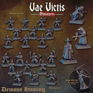 Puede incluir: Una colección de miniaturas de resina gris titulada Vae Victis Miniaturas Demons Hunting. El conjunto incluye numerosas figuras con sombreros de ala ancha y diversas armas, junto a tres figuras más grandes y una mujer con espada.