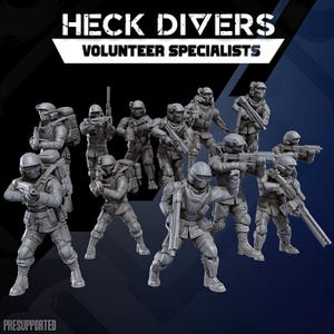 Puede incluir: Un conjunto de diez figuras de soldados en miniatura de color gris con equipo táctico, cascos y gafas, cada uno con varios rifles. El texto HECK DIVERS VOLUNTEER SPECIALISTS aparece arriba y la palabra PRESUPPORTED está abajo.