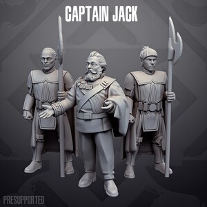 Può includere: Un set di tre miniature in resina grigia etichettate CAPTAIN JACK. La figura centrale mostra un individuo barbuto con tunica e fascia, affiancato da due guardie in armatura uniforme che impugnano lunghe armi in asta. Testo PRESUPPORTED visibile.