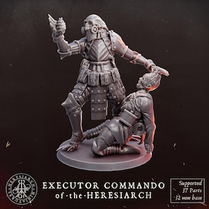 Peut inclure: Une figurine miniature en résine grise intitulée Executor Commando of the Heresiarch. Elle représente un guerrier au visage de crâne en armure avec un masque à gaz, tenant un cœur, au-dessus d'un personnage agenouillé. Base de 32 mm, 37 pièces.