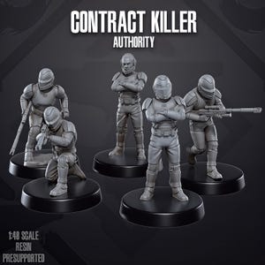 Può includere: Un set di cinque miniature in resina grigia etichettate Contract Killer Authority, scala 1:48. Le figure indossano armature tattiche e caschi, alcune in piedi e altre in ginocchio, mentre impugnano fucili. Il testo 1:48 scale resin presupported è visibile.
