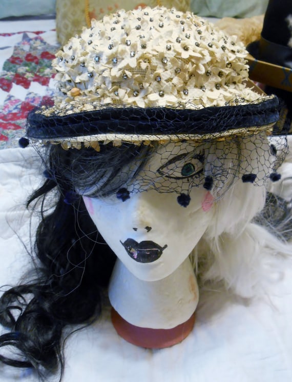 Vintage Summer/ Garden Party Hat  ~ White Flower … - image 3