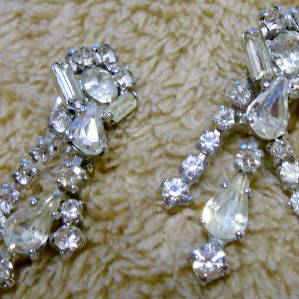 Gorgeous Vintage 1960's Wedding White Diamond Rhinestone Teardrop & Baguette Clip Style Earrings