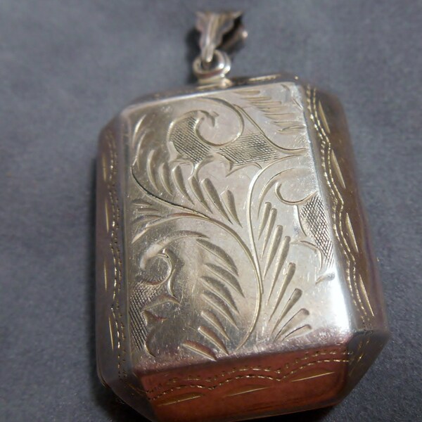 Vintage Early 1920s Sterling Silver Hand Etched & Engraved Ferns in the Sun Rectangular Photo Locket
