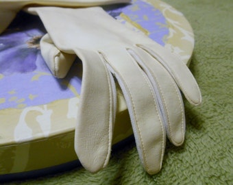 Vintage Yanpie Vinyl Ladies Gloves Creamy White - Rayon Fleeced Lining - Made in Japan