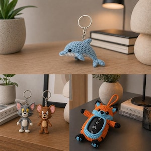 Op de afbeelding: Gehaakte sleutelhangers in de vorm van een blauwe dolfijn, een grijze kat, een bruine muis en een oranje vos. De dolfijn sleutelhanger heeft een zilveren ring. De vos sleutelhanger heeft een autosleutel. De kat en muis sleutelhangers staan naast elkaar.