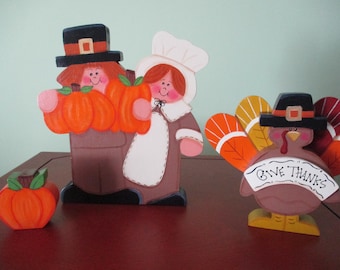 Pareja de peregrinos con un pavo y una calabaza, decoración de Acción de Gracias, centro de mesa, repisa de chimenea, bandeja escalonada, estante, tole pintado, regalo
